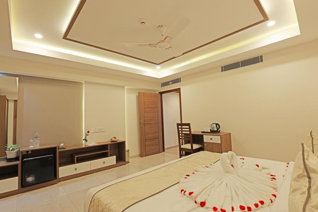 Hotel Krishnavalsam Regency Guruvāyūr Exterior foto